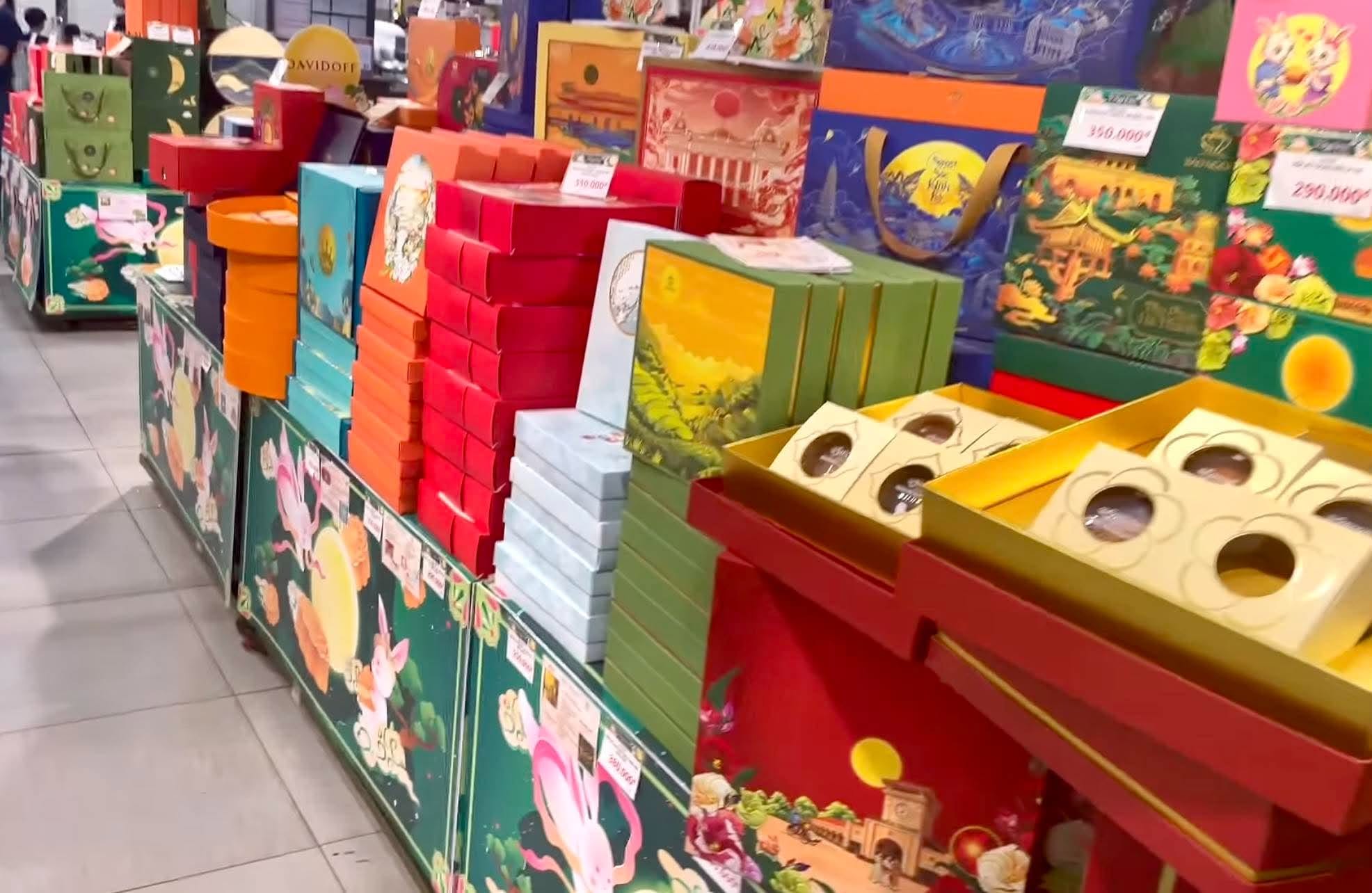 Kiểm soát bánh trung thu từ thị trường truyền thống đến online